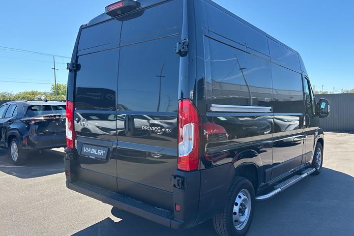 Sort Toyota Proace Max fra 2025