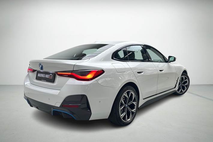 Hvid BMW i4 fra 2022