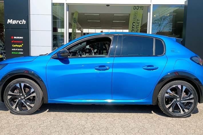 Blå Peugeot e-208 fra 2022