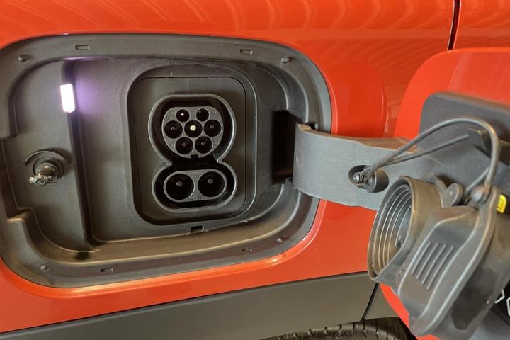 Orange Mini Aceman E fra 2025