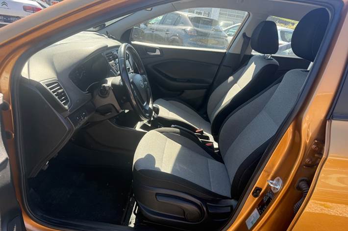 Bronze Hyundai i20 fra 2015