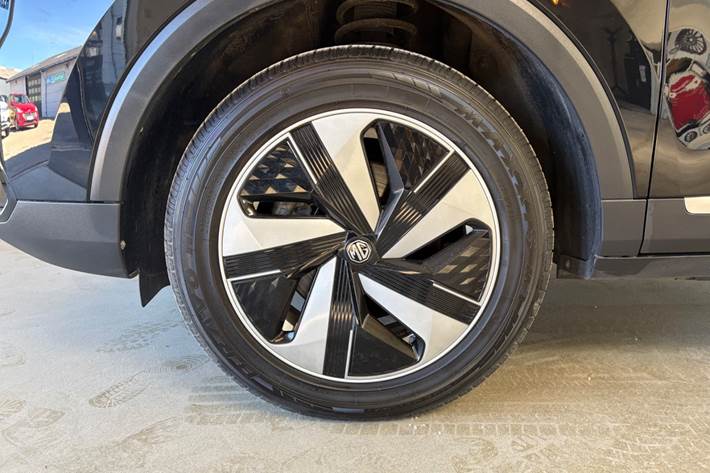 Sort MG ZS fra 2023