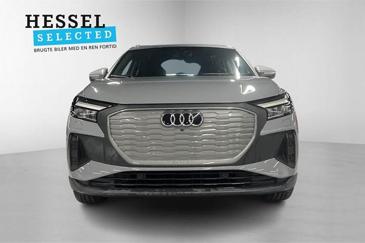 Grå Audi Q4 e-tron fra 2023