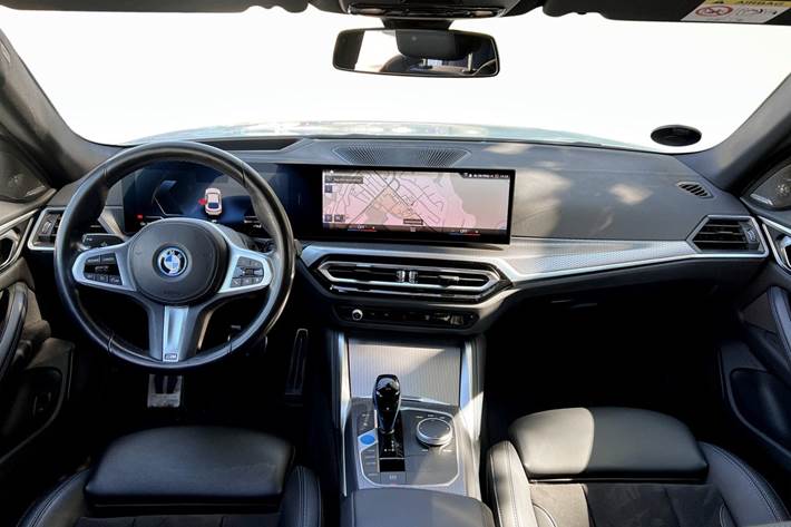 Hvid BMW i4 fra 2022