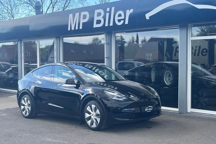 Sort Tesla Model Y fra 2023