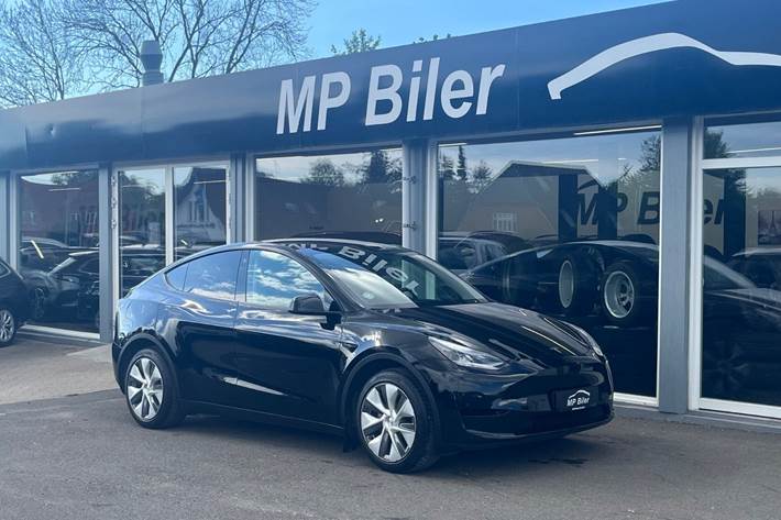 Sort Tesla Model Y fra 2023