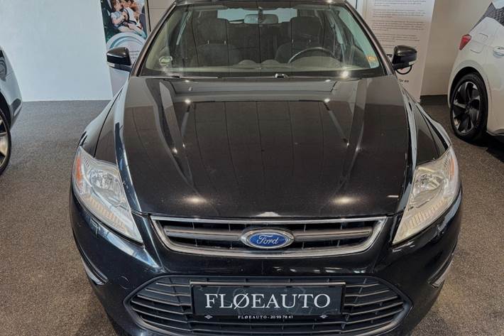 Sort Ford Mondeo fra 2010