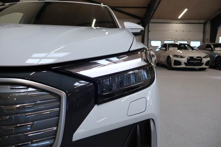 Hvid Audi Q4 e-tron fra 2024