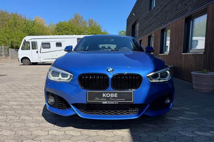 Blå BMW 118i fra 2019