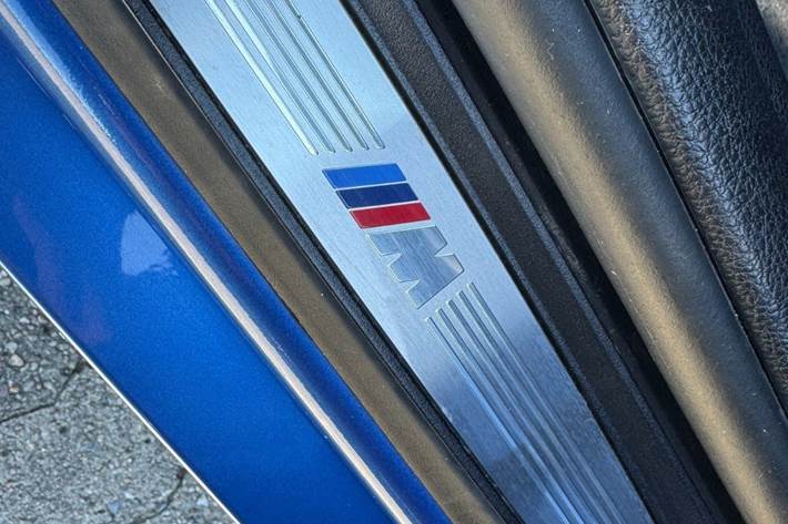Blå BMW 118i fra 2019
