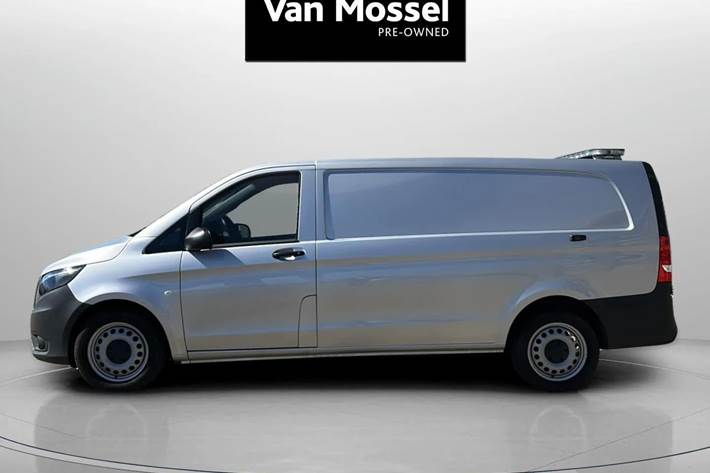 Sølv Mercedes Vito 114 fra 2023