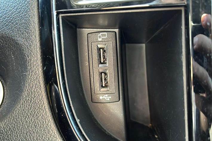 Sølv Mercedes Vito 114 fra 2023