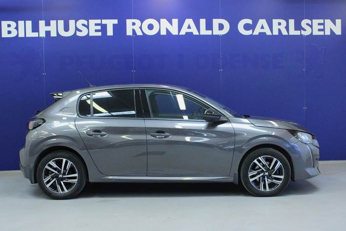 Grå Peugeot 208 fra 2022