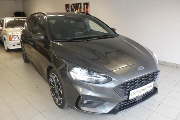 Grå Ford Focus fra 2019