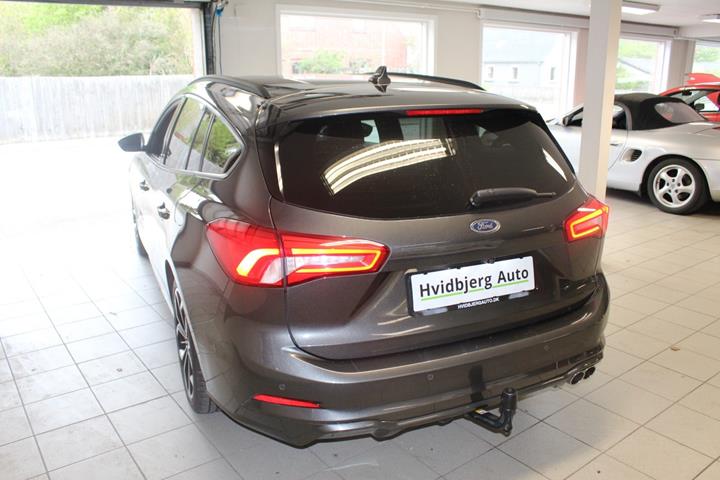 Grå Ford Focus fra 2019