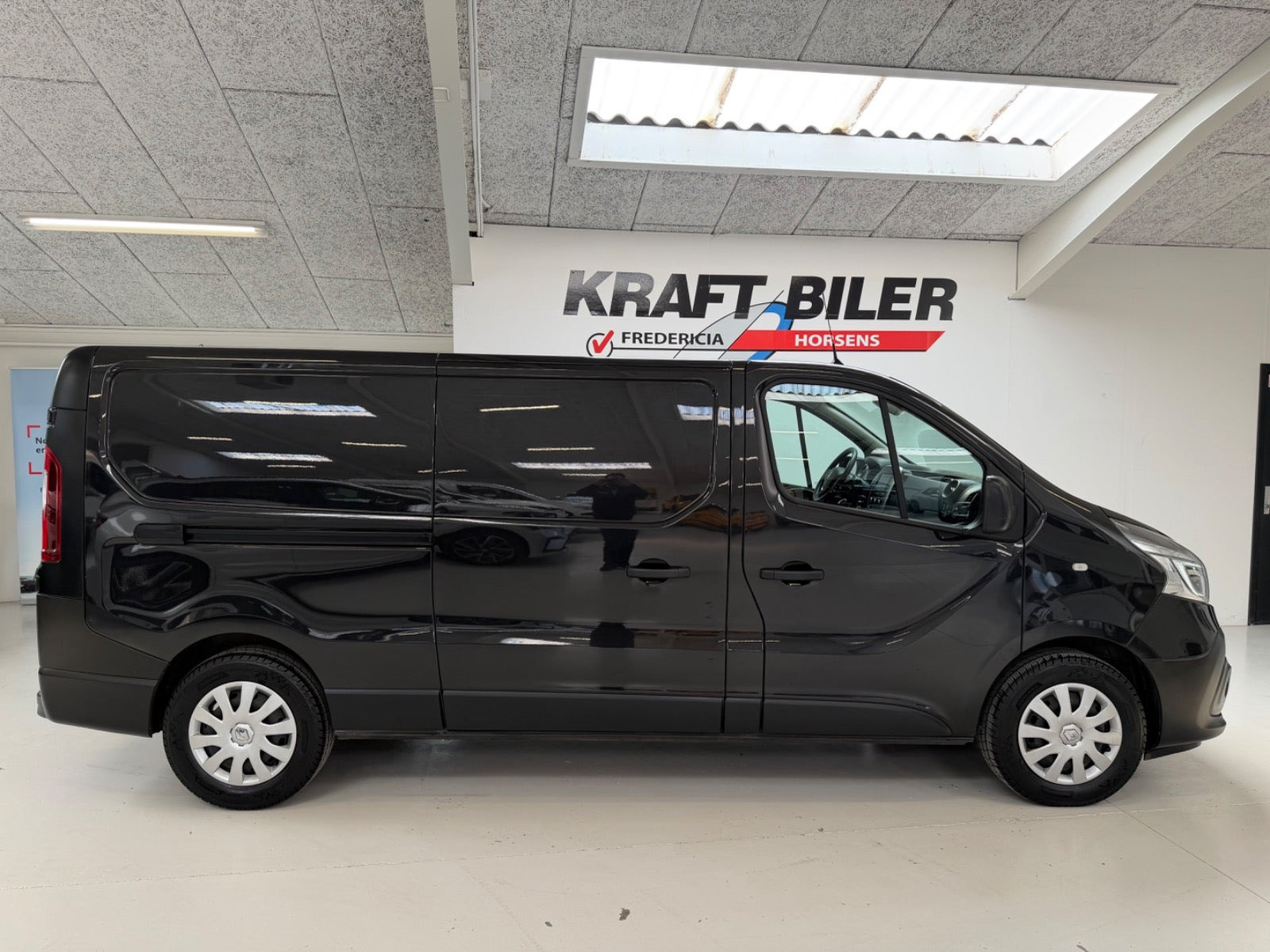 Sort Renault Trafic T29 fra 2021