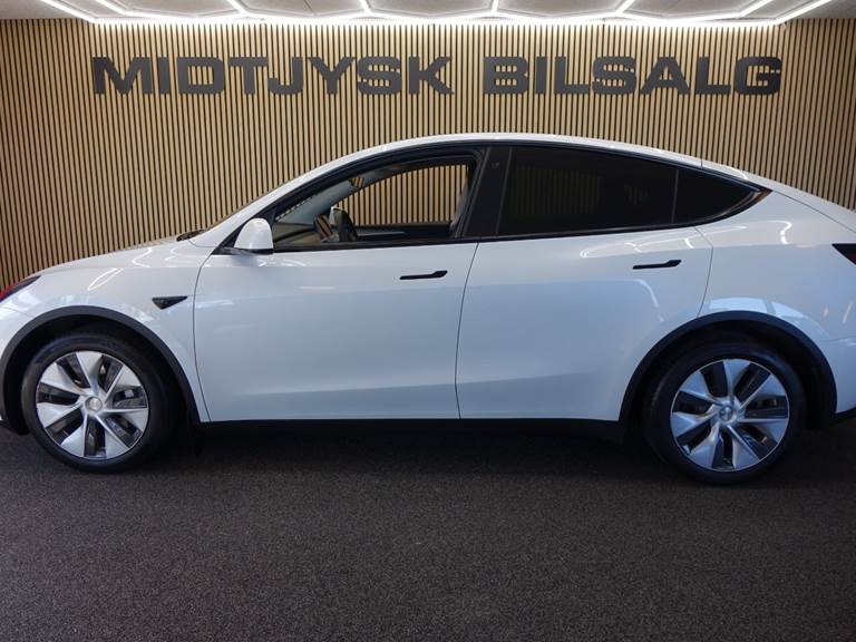 Tesla Model Y RWD