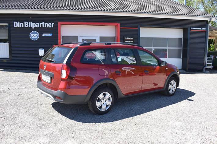 Rød Dacia Logan Stepway fra 2019