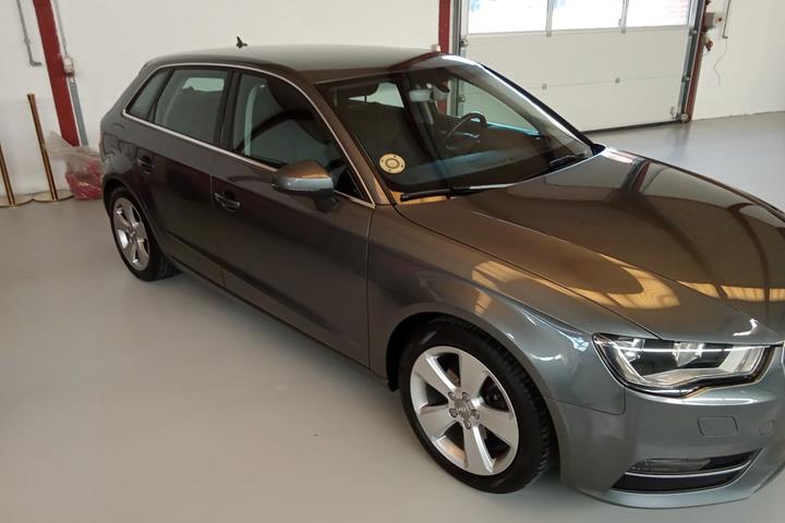 Grå Audi A3 fra 2016