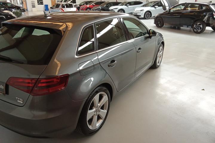 Grå Audi A3 fra 2016