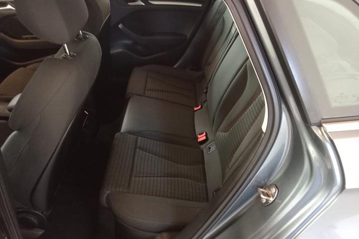 Grå Audi A3 fra 2016