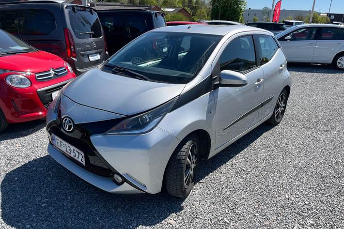 Sølv Toyota Aygo fra 2015