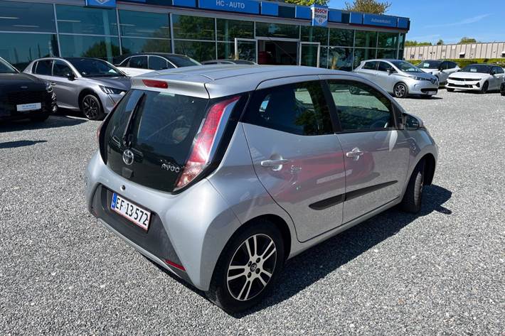 Sølv Toyota Aygo fra 2015