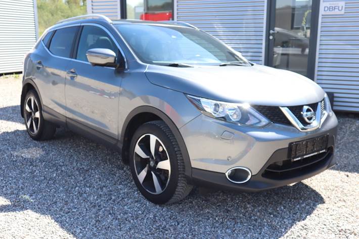 Grå Nissan Qashqai fra 2017