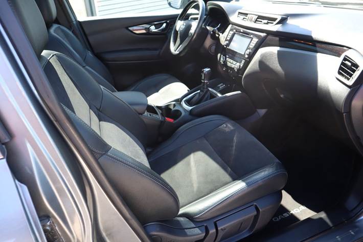 Grå Nissan Qashqai fra 2017