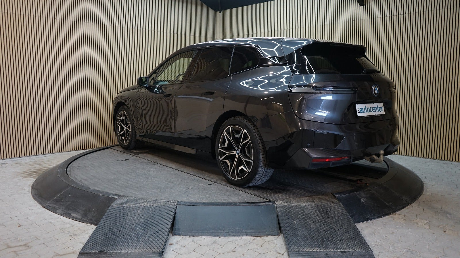 Sort BMW iX fra 2023