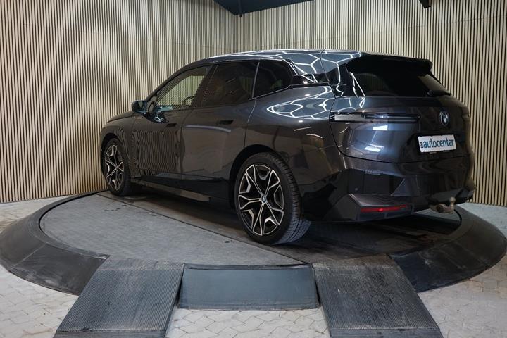 Sort BMW iX fra 2023