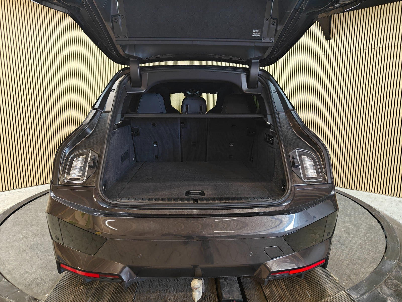 Sort BMW iX fra 2023