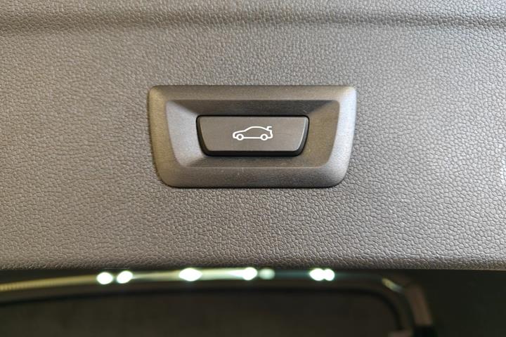 Sort BMW iX fra 2023