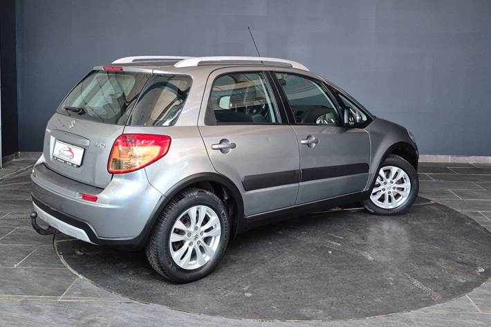 Grå Suzuki SX4 fra 2015