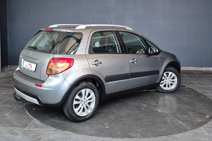 Grå Suzuki SX4 fra 2015