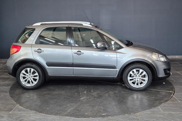 Grå Suzuki SX4 fra 2015