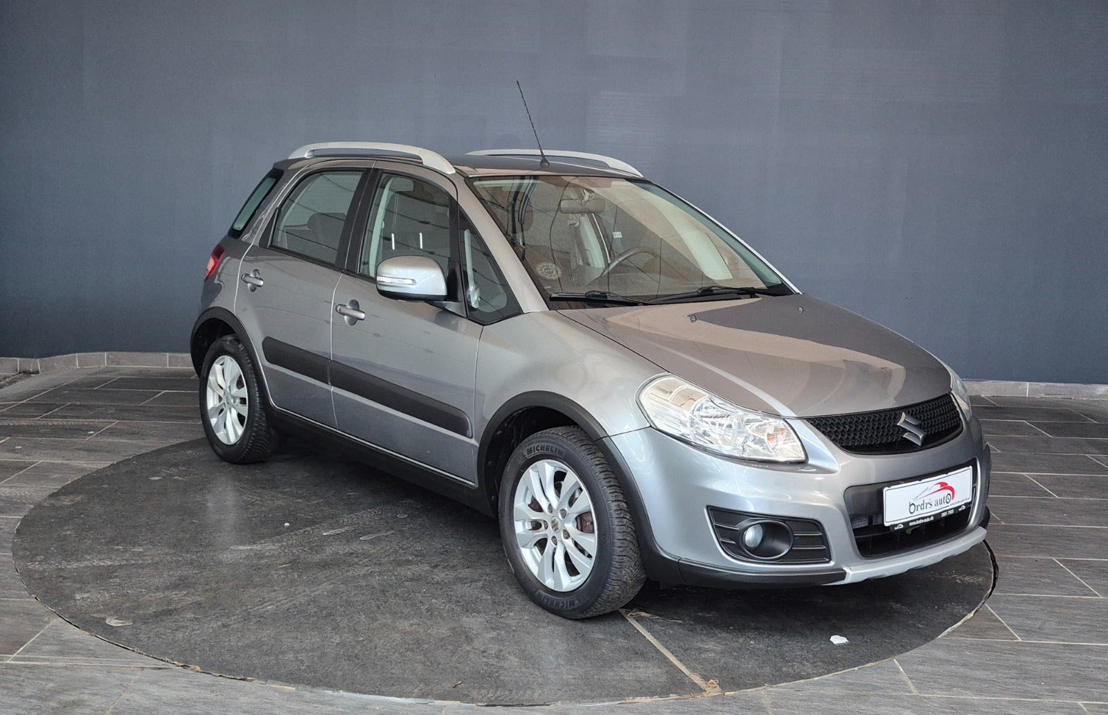 Grå Suzuki SX4 fra 2015