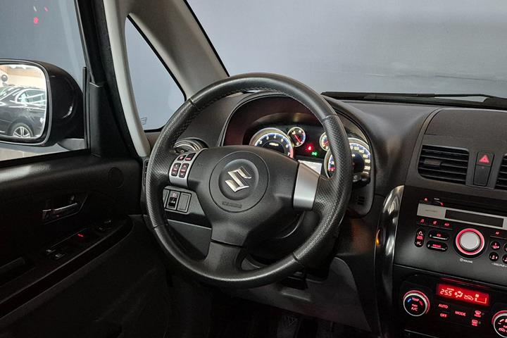 Grå Suzuki SX4 fra 2015