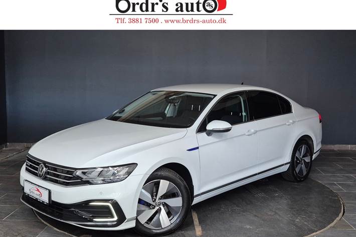 Hvid VW Passat fra 2021
