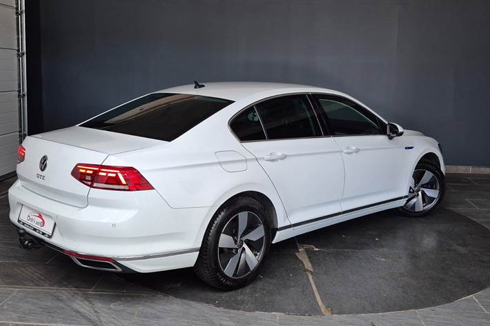 Hvid VW Passat fra 2021