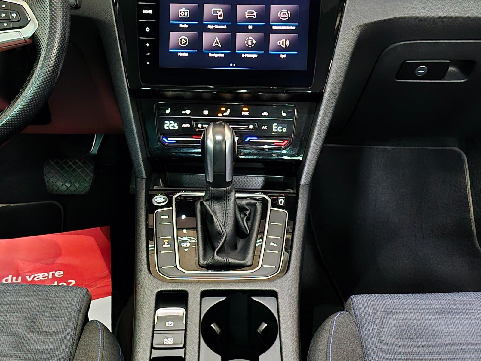 Hvid VW Passat fra 2021