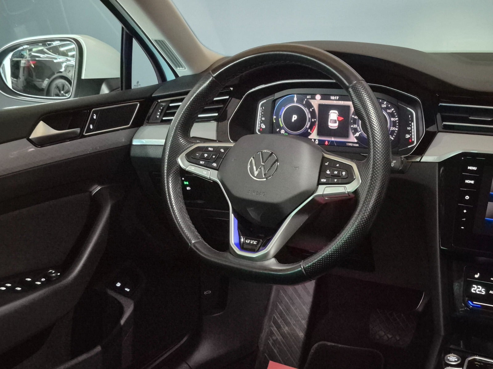 Hvid VW Passat fra 2021