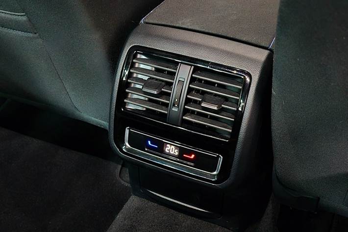 Sort VW Passat fra 2022