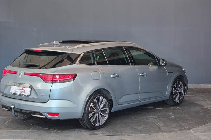 Grå Renault Megane IV fra 2020