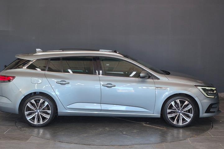 Grå Renault Megane IV fra 2020