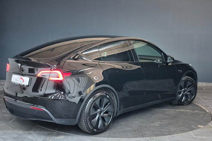 Sort Tesla Model Y fra 2025