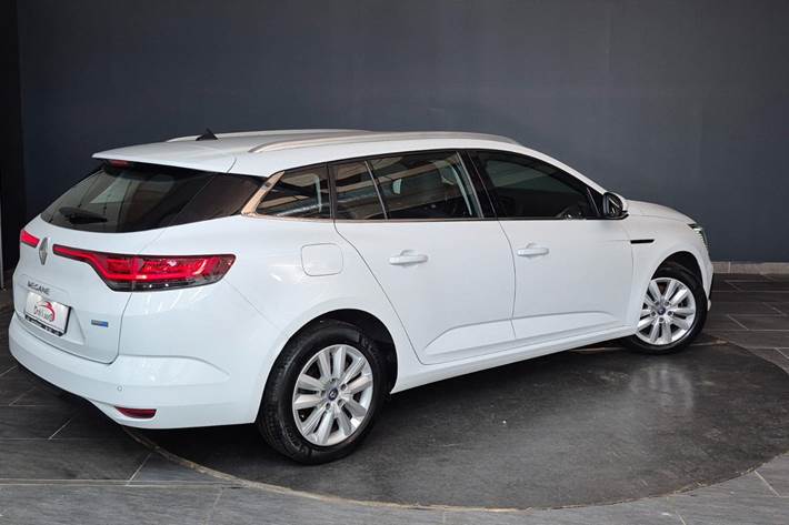 Hvid Renault Megane IV fra 2021
