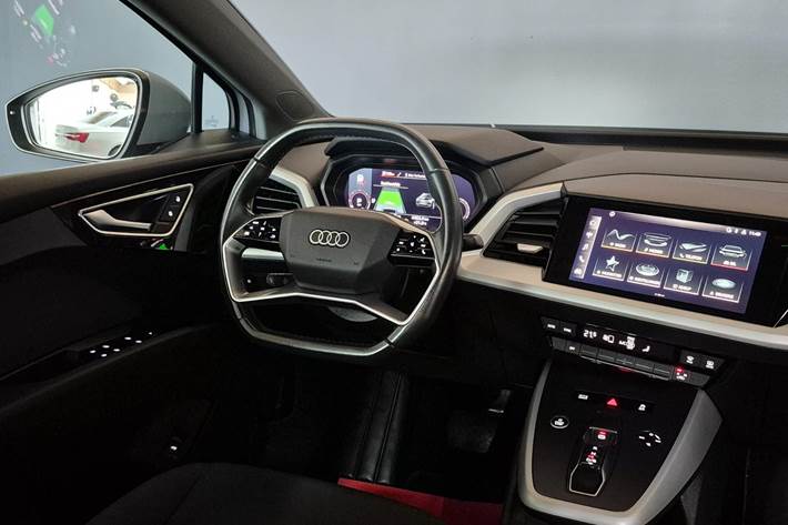 Grå Audi Q4 e-tron fra 2021