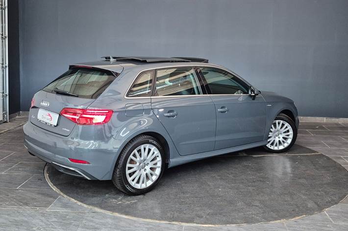 Grå Audi A3 fra 2017
