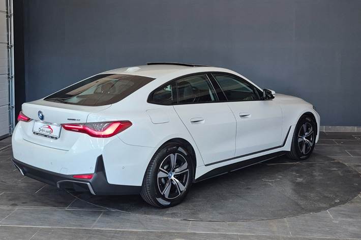 Hvid BMW i4 fra 2023